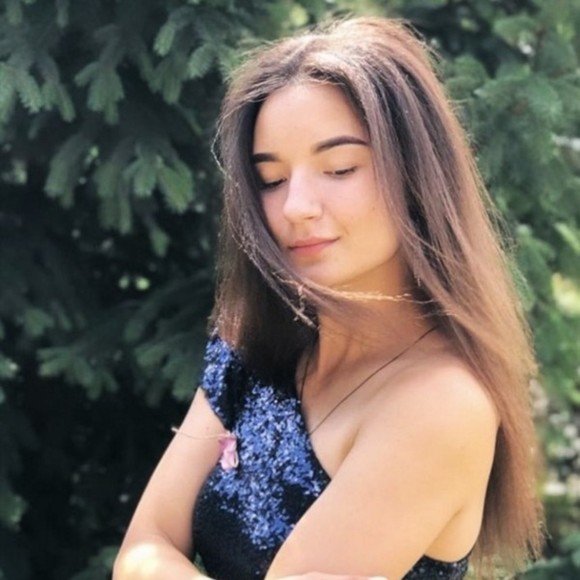 Meet your Posher, Chloe zhang - Picture 1 of 1